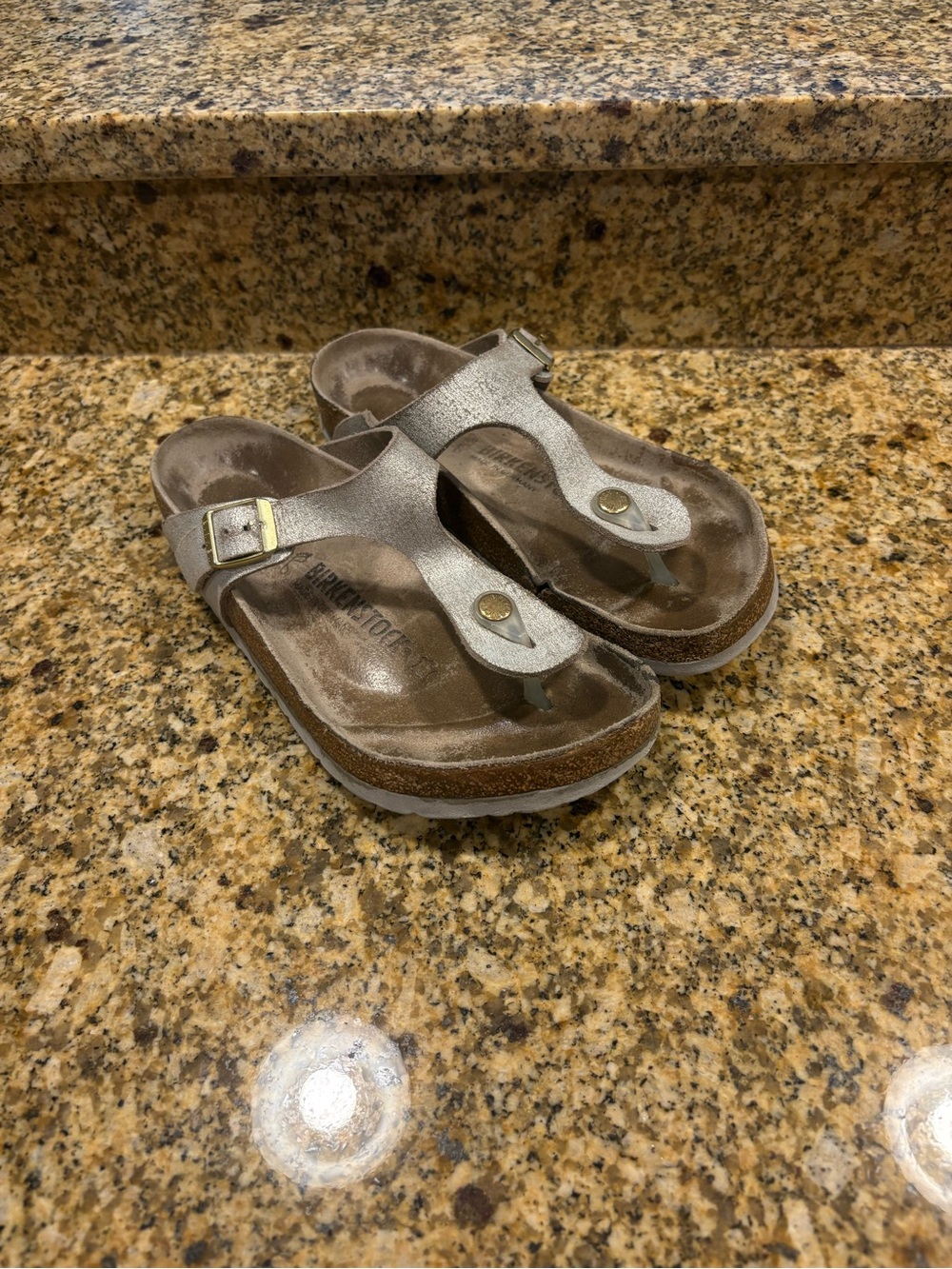 Birkenstock Gizeh Silver Leather T-Strap Thong Sandals Womens Size 39 US 8-8.5